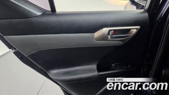 Lexus CT200h 1.8 Supreme ZWA10 2018 — фото 25