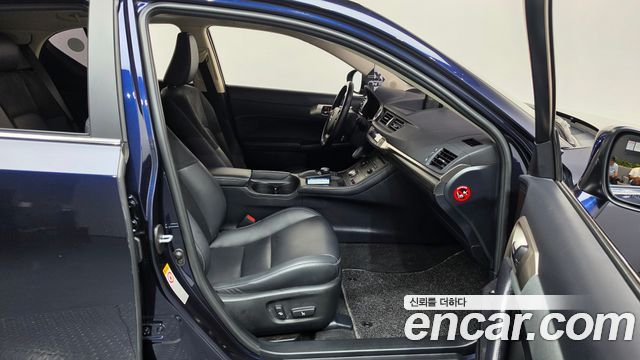 Lexus CT200h 1.8 Supreme ZWA10 2018 — фото 26