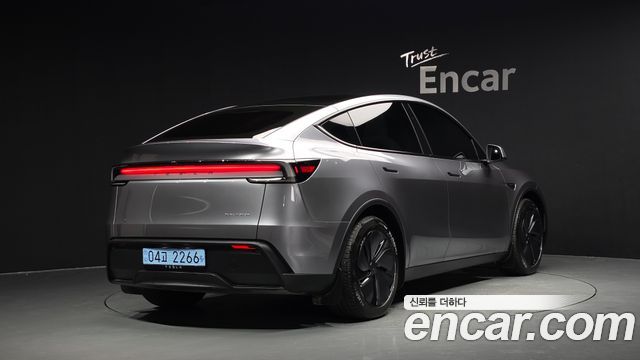 Tesla Model Y Long Range AWD 2025 — фото 2