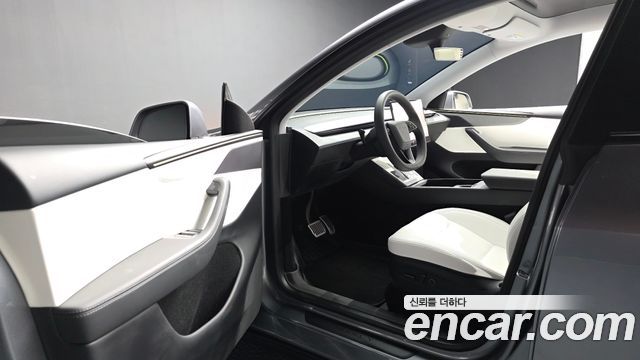 Tesla Model Y Long Range AWD 2025 — фото 10