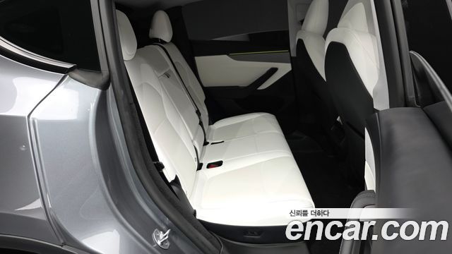 Tesla Model Y Long Range AWD 2025 — фото 12