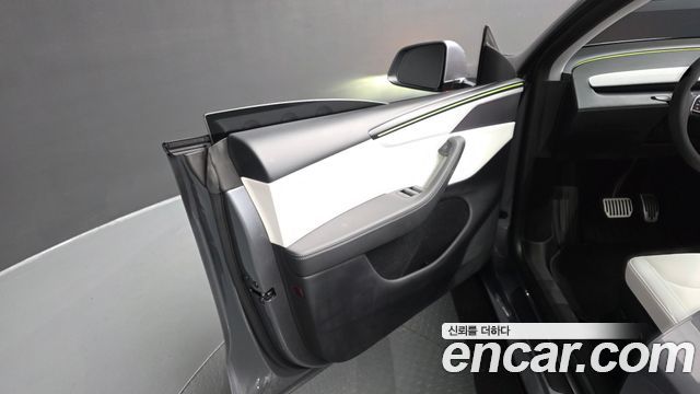 Tesla Model Y Long Range AWD 2025 — фото 24