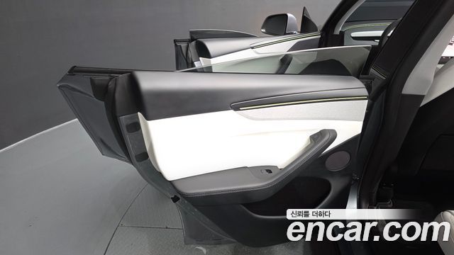 Tesla Model Y Long Range AWD 2025 — фото 25