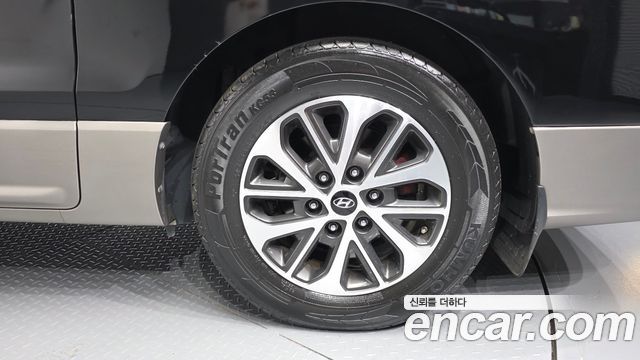 Hyundai Grand Starex Limousine (Special) 2019 — фото 21