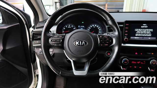 Kia Stonic 1.4 Trendy 2020 — фото 20