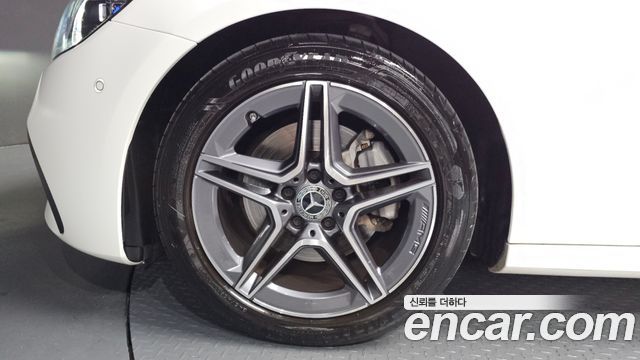 Mercedes-Benz E-Class (W213) E250 AMG Line 2023 — фото 5