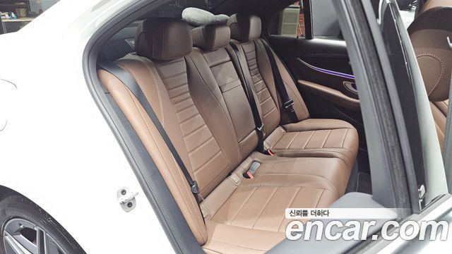 Mercedes-Benz E-Class (W213) E250 AMG Line 2023 — фото 15