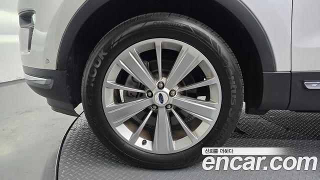 Ford Explorer 2.3 Limited 4WD 5th 2019 — фото 5