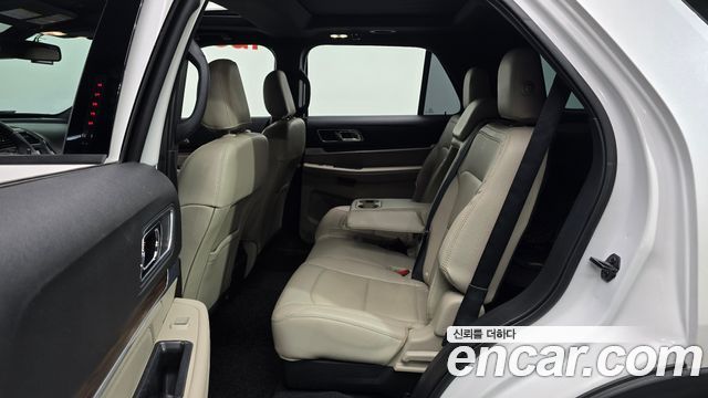 Ford Explorer 2.3 Limited 4WD 5th 2019 — фото 15