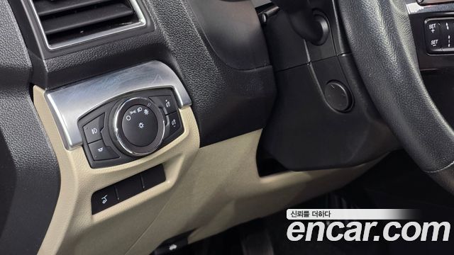 Ford Explorer 2.3 Limited 4WD 5th 2019 — фото 17