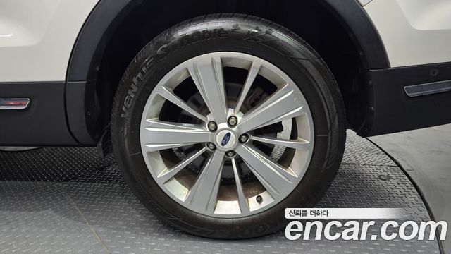 Ford Explorer 2.3 Limited 4WD 5th 2019 — фото 27