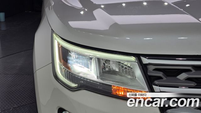Ford Explorer 2.3 Limited 4WD 5th 2019 — фото 28
