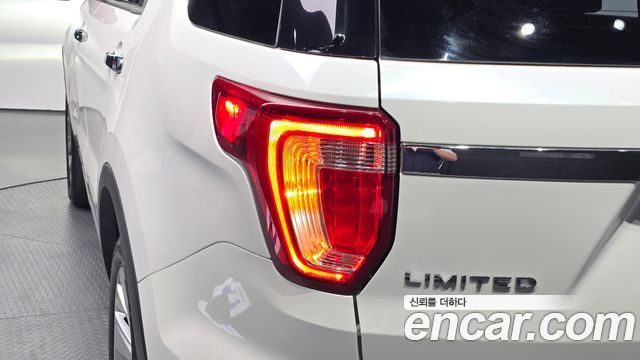 Ford Explorer 2.3 Limited 4WD 5th 2019 — фото 29