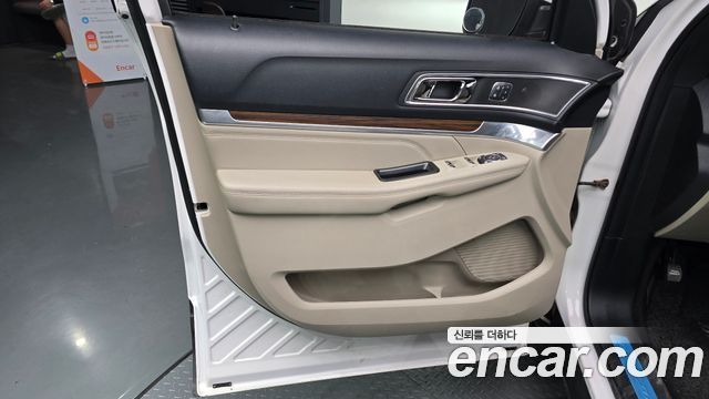 Ford Explorer 2.3 Limited 4WD 5th 2019 — фото 30