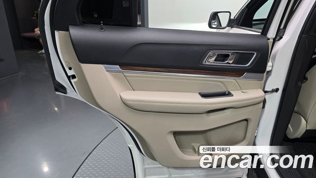 Ford Explorer 2.3 Limited 4WD 5th 2019 — фото 31