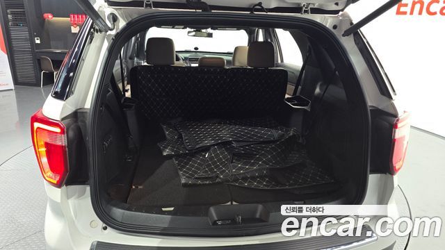 Ford Explorer 2.3 Limited 4WD 5th 2019 — фото 35