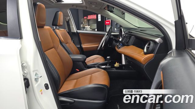 Toyota RAV4 2.5 4WD Hybrid 4th 2017 — фото 11