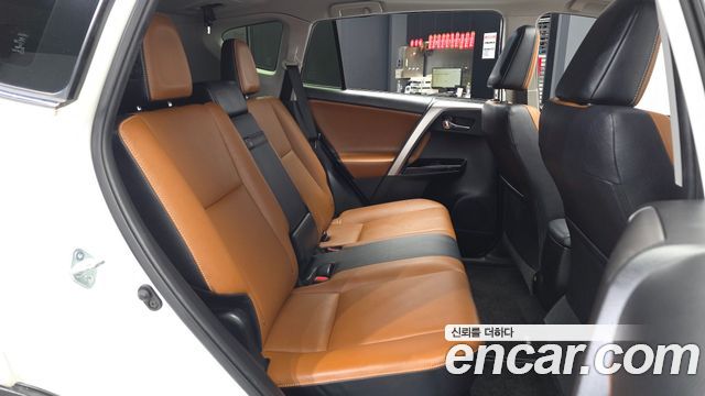 Toyota RAV4 2.5 4WD Hybrid 4th 2017 — фото 12