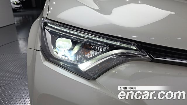 Toyota RAV4 2.5 4WD Hybrid 4th 2017 — фото 22