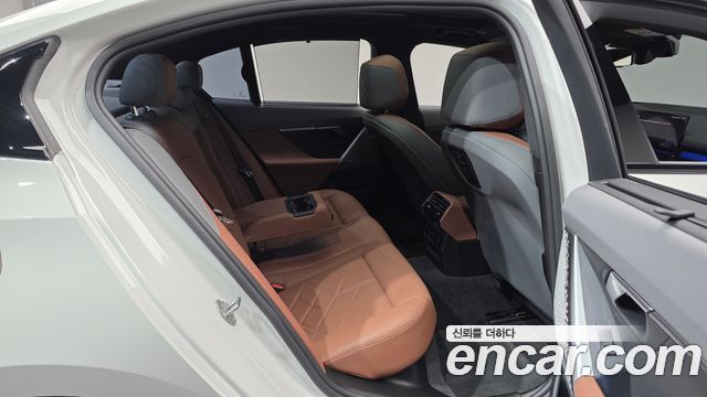 BMW 5 Series (G60) 530i xDrive M Sport 2024 — фото 12