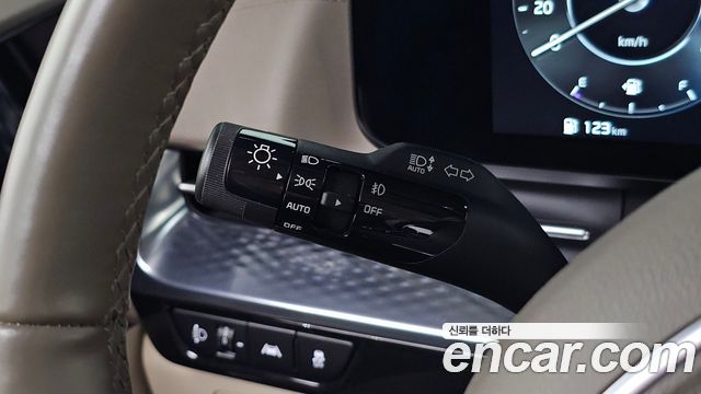 Kia Carnival (IV) Diesel 9-Seater Hi-Limousine Signature 2023 — фото 31