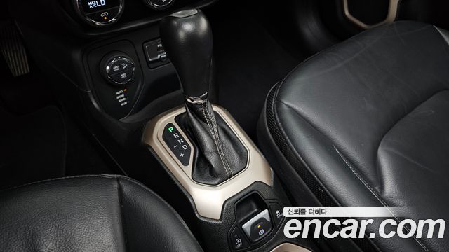 Jeep Renegade 2.0 Diesel Limited AWD 2016 — фото 9