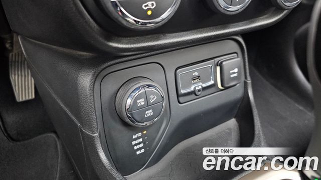 Jeep Renegade 2.0 Diesel Limited AWD 2016 — фото 17