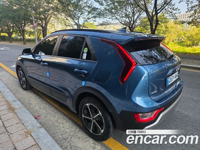 Kia Niro Prestige 2022 — фото 4