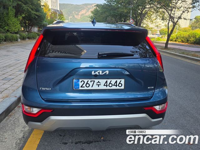 Kia Niro Prestige 2022 — фото 6
