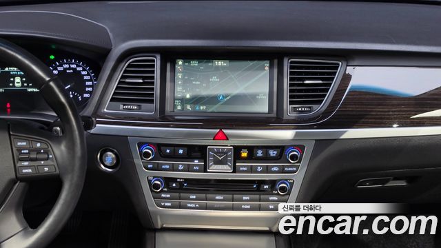 Genesis G80 3.3 GDI AWD Luxury 2017 — фото 19