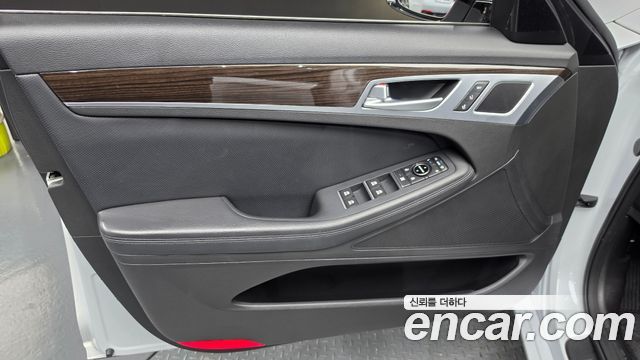 Genesis G80 3.3 GDI AWD Luxury 2017 — фото 30