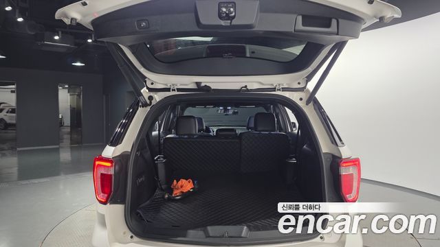 Ford Explorer 2.3 Limited 4WD 5th 2017 — фото 17