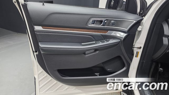 Ford Explorer 2.3 Limited 4WD 5th 2017 — фото 24