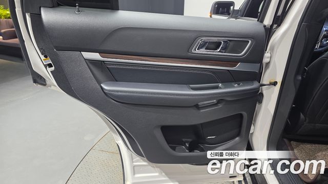Ford Explorer 2.3 Limited 4WD 5th 2017 — фото 25
