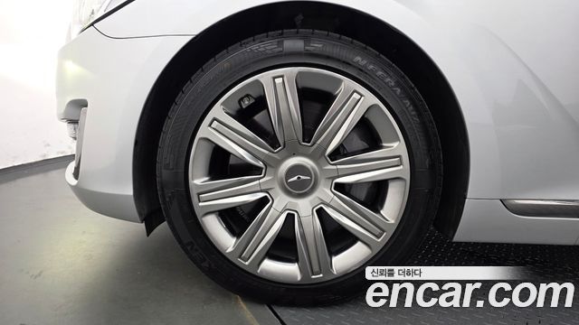 Genesis EQ900 5.0 GDI AWD Limousine Prestige 2018 — фото 5