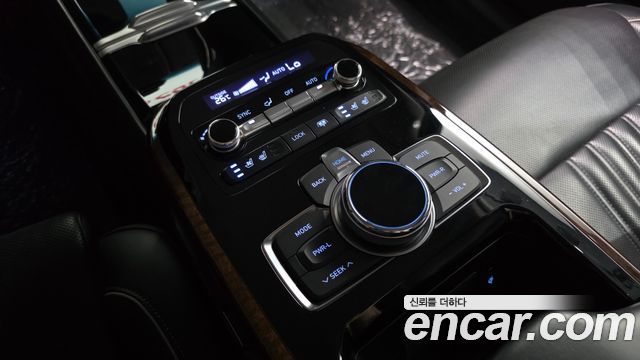 Genesis EQ900 5.0 GDI AWD Limousine Prestige 2018 — фото 23