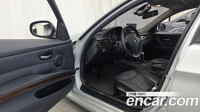 BMW 3 Series (E90) 320i Sedan 2012 — фото 10
