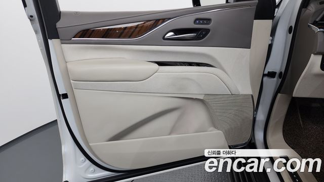 Cadillac Escalade (V) 6.2 Sports Platinum 2022 — фото 24