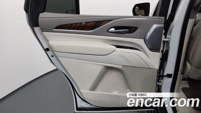 Cadillac Escalade (V) 6.2 Sports Platinum 2022 — фото 25