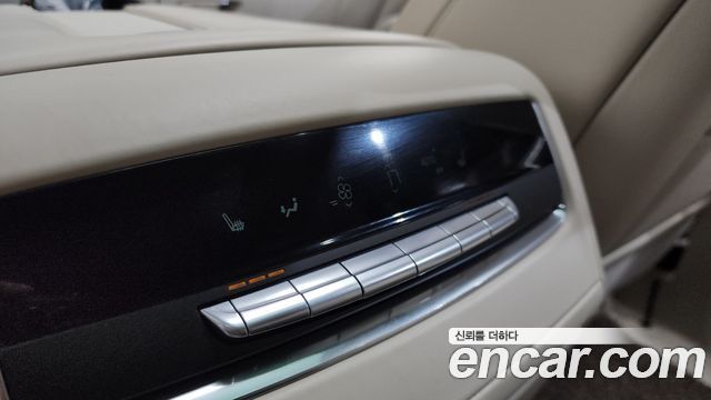 Cadillac Escalade (V) 6.2 Sports Platinum 2022 — фото 31