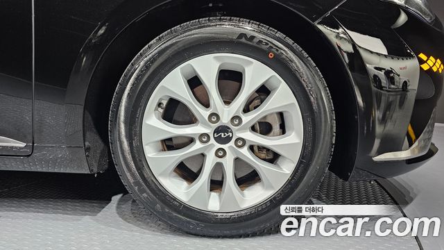 Kia K8 2.5 Gasoline 2WD Noblesse 2023 — фото 27