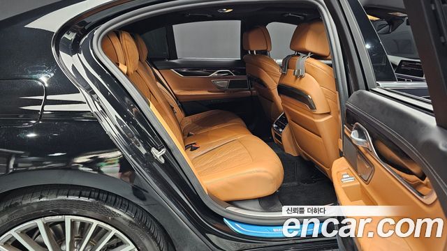 BMW 7 Series (G11) 730d xDrive Design Pure Excellence 2021 — фото 12