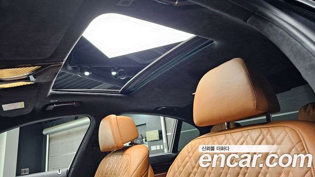 BMW 7 Series (G11) 730d xDrive Design Pure Excellence 2021 — фото 19