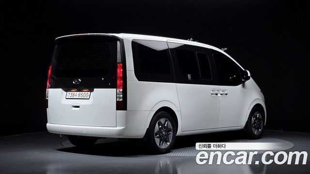 Hyundai Staria Tourer 11-Seater Modern 2023 — фото 2