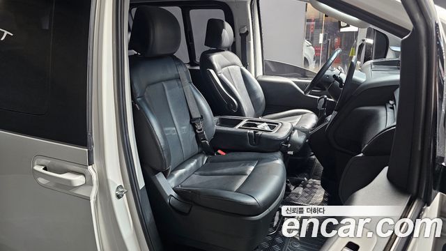 Hyundai Staria Tourer 11-Seater Modern 2023 — фото 12