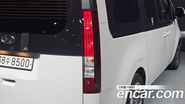 Hyundai Staria Tourer 11-Seater Modern 2023 — фото 23