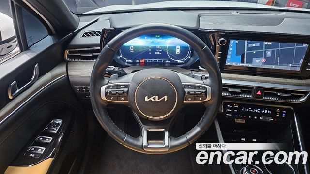 Kia K5 (III) 2.0 Noblesse 2023 — фото 13