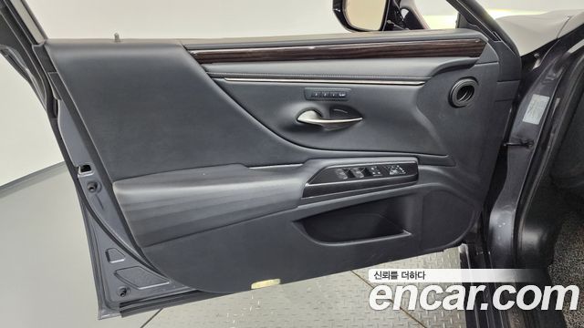 Lexus ES300h (VII) Luxury Plus 2021 — фото 33