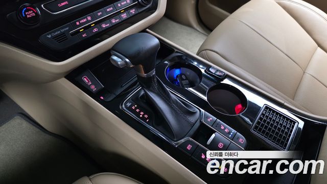 Kia Carnival Gasoline 9-Seater Hi-Limousine Noblesse Special 2020 — фото 9