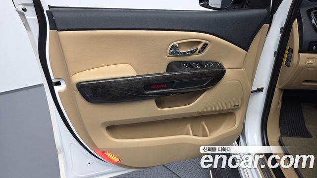 Kia Carnival Gasoline 9-Seater Hi-Limousine Noblesse Special 2020 — фото 25